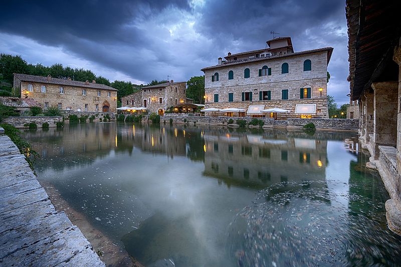 Bagno Vignoni at night