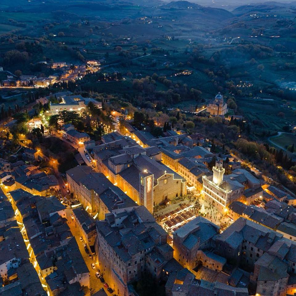 Paesaggio di Montepulciano di notte