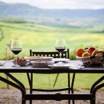 Come abbinare i vini toscani ai cibi: le regole da seguire e gli errori da evitare