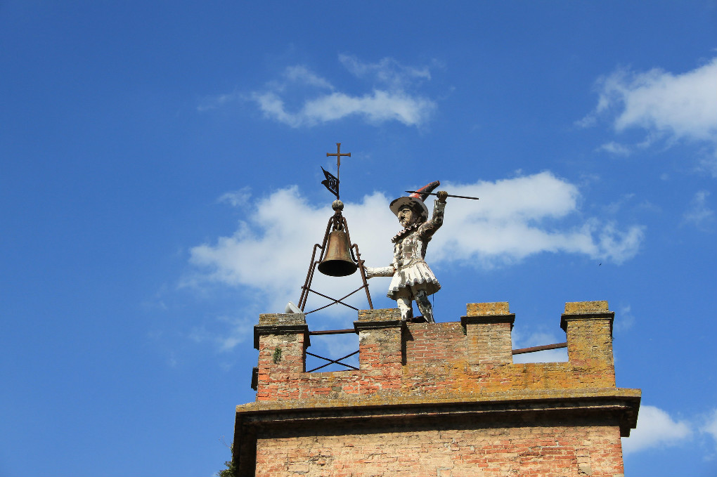 Why there is the Tower of Pulcinella in Montepulciano?