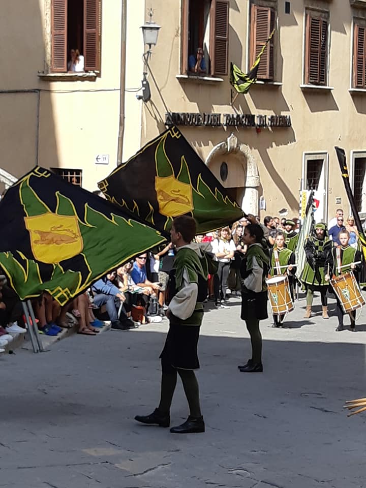 Corteo storico contrade Montepulciano